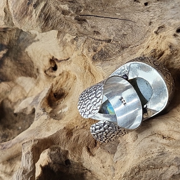 Beautiful Adjustable Rainbow Moonstone Ring - Picture 5 of 8